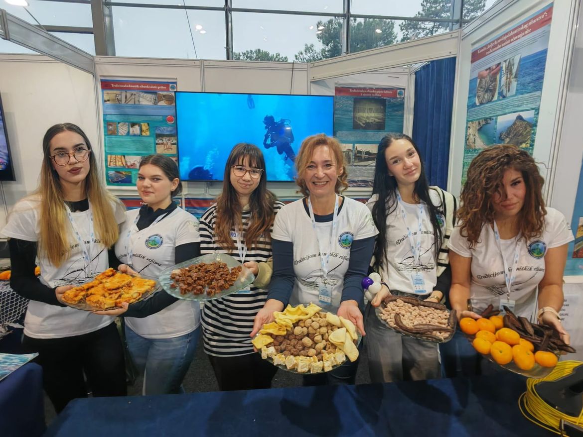 Ribarice eko - grupe "Zdravo more" Pomorske škole Split oduševile na Crofish sajmu u Poreču!