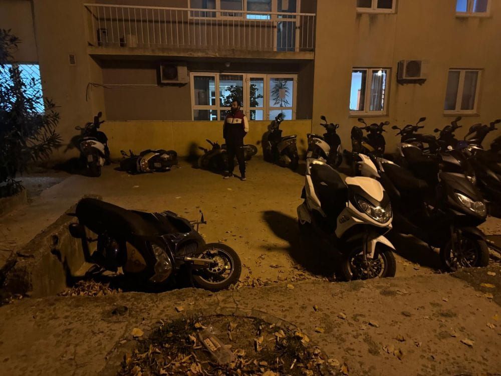 Divljaci u Splitu organizirano napadali strane dostavljače, neki završili u bolnici, oštećeno puno motocikala!