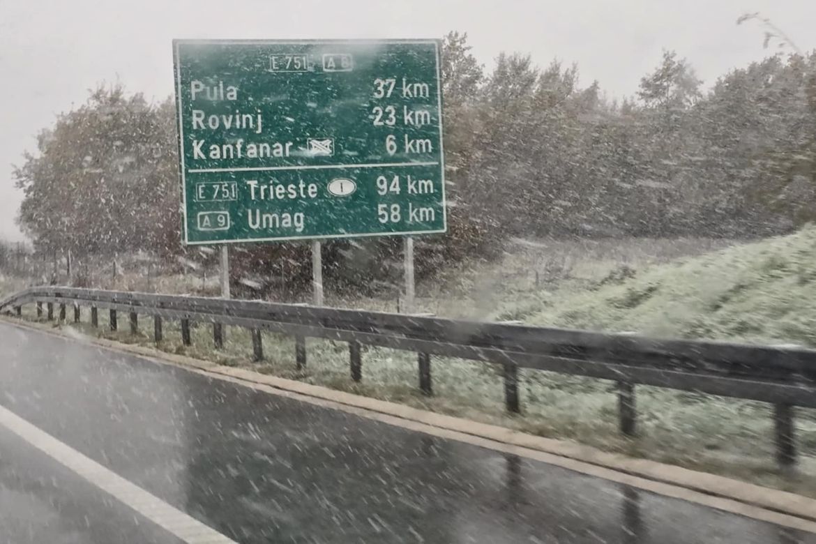 Na Jadranu jak vjetar, Liku i Gorski Kotar prekrio snijeg, sniježi i nedaleko od Pule
