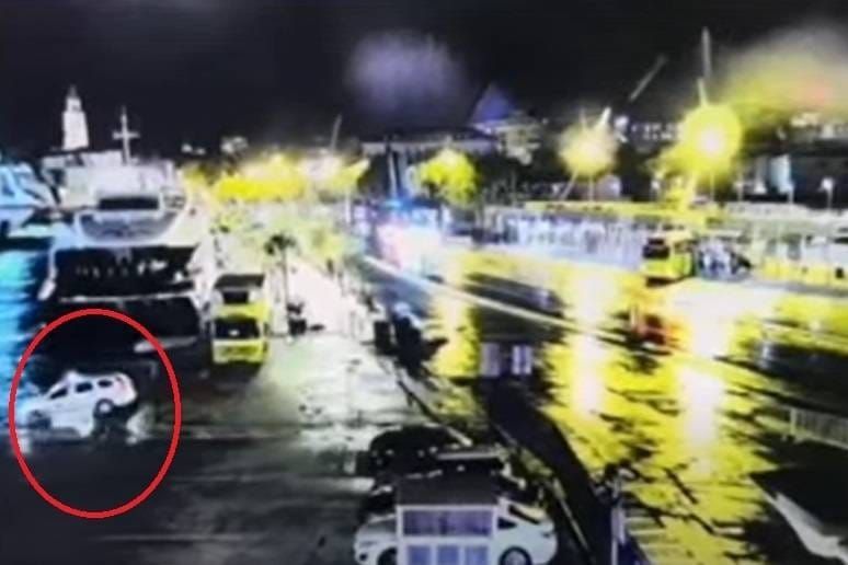 VIDEO Pogledajte snimku upada taksija u more u Splitu