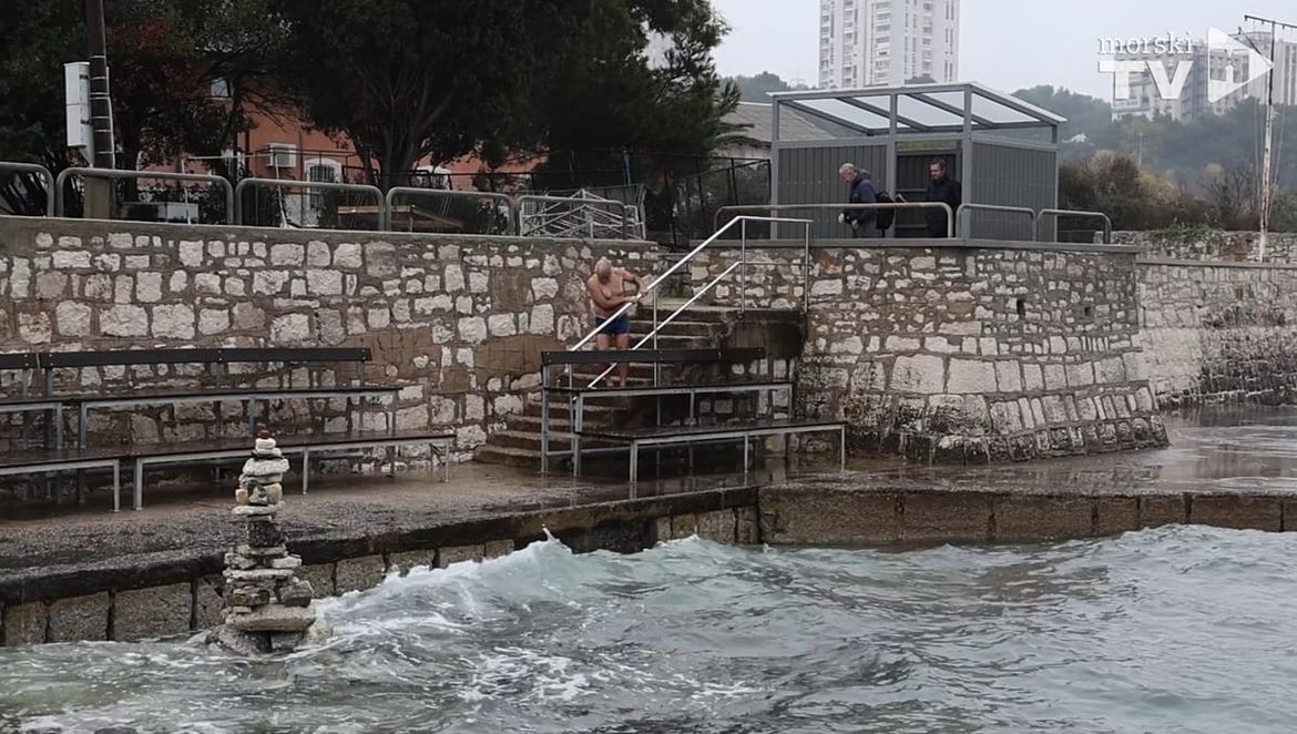 VIDEO: BEACH BOX Zimski kupači u Puli dobili nadstrešnicu