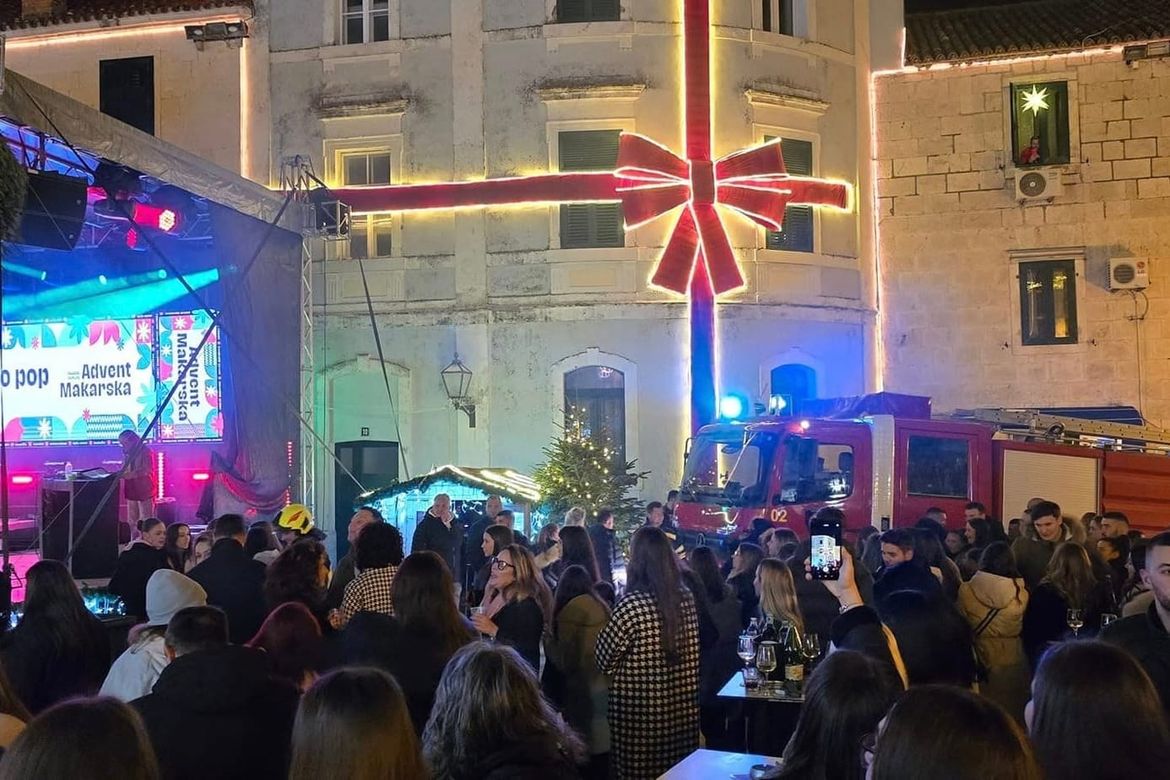 Na makarskom adventu izbio požar u jednoj od kućica!