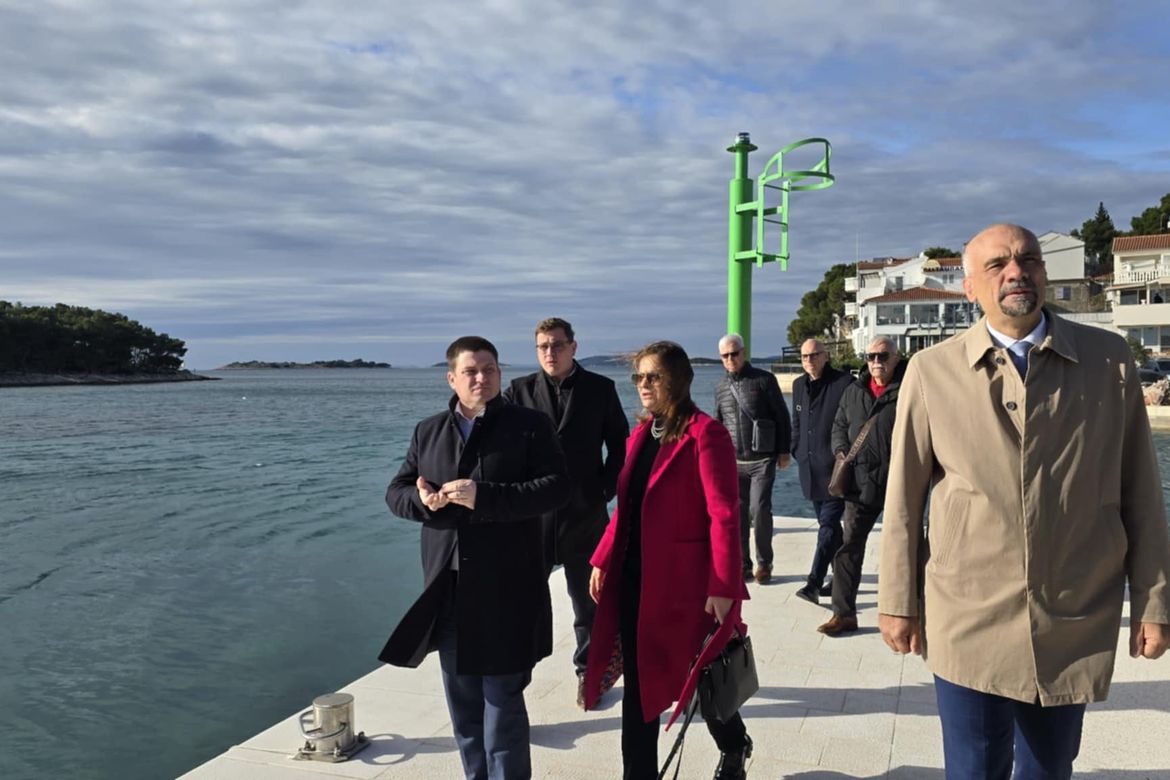 Ministar Butković otvorio novu rivu u Tribunju: "Nastavlja se renesansa hrvatske obale!"