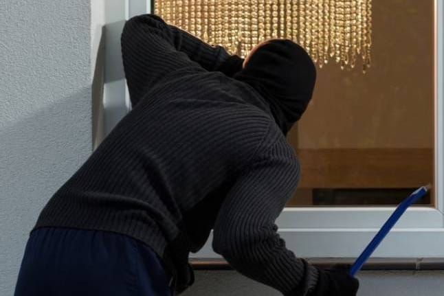 Netko je u Šibeniku provalio u crkvu, pokrao milodare i još razbio kip