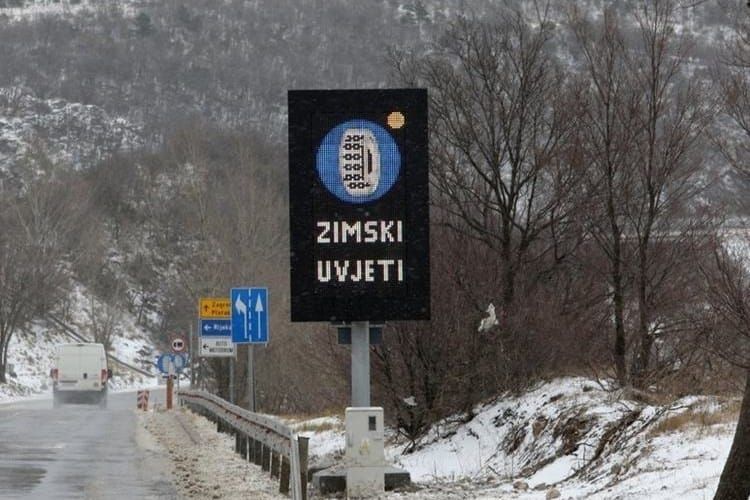 Na cestama prema moru proglašeni zimski uvjeti: "Ne krećite na put bez adekvatne opreme!"
