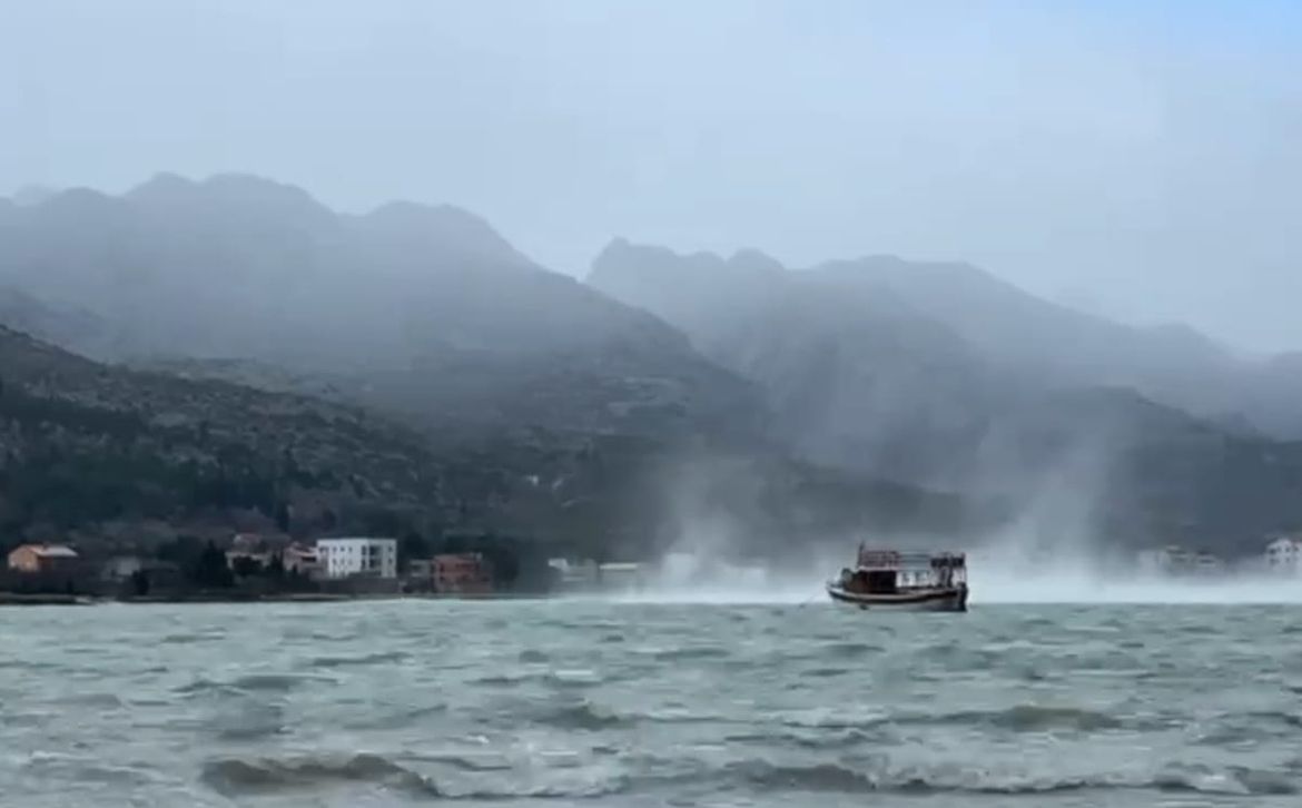 OLUJNA BURA Crveni meteoalarm za sjeverni Jadran