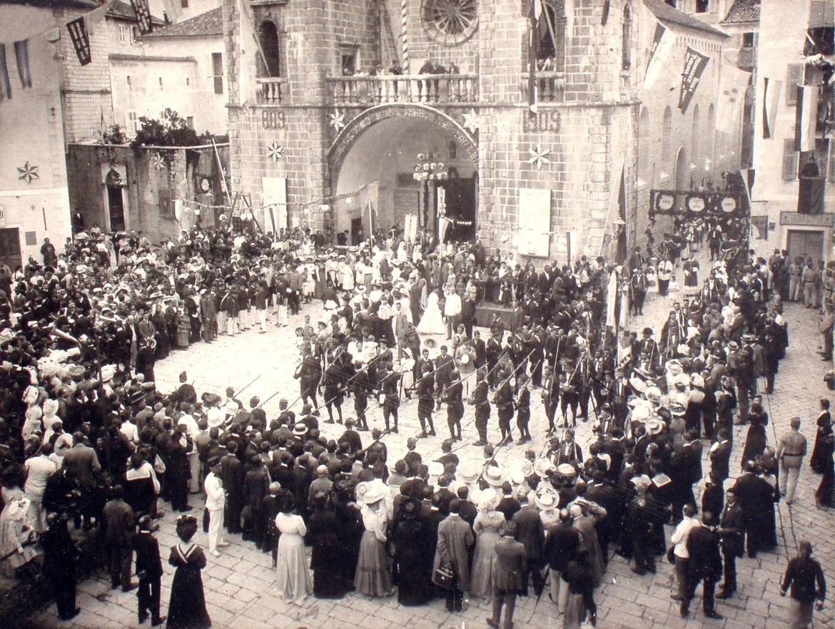 TRIPUNDANSKE SVEČANOSTI  I BOKELJSKA MORNARICA Prošlost i sadašnost zajedno u splitskom Pomorskom muzeju