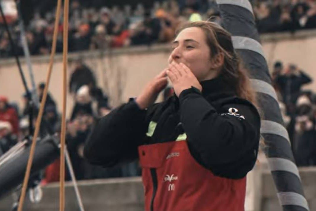 Francuska miljenica i jedriličarska zvijezda najmlađa je osoba u povijesti koja je završila najekstremniju svjetsku regatu