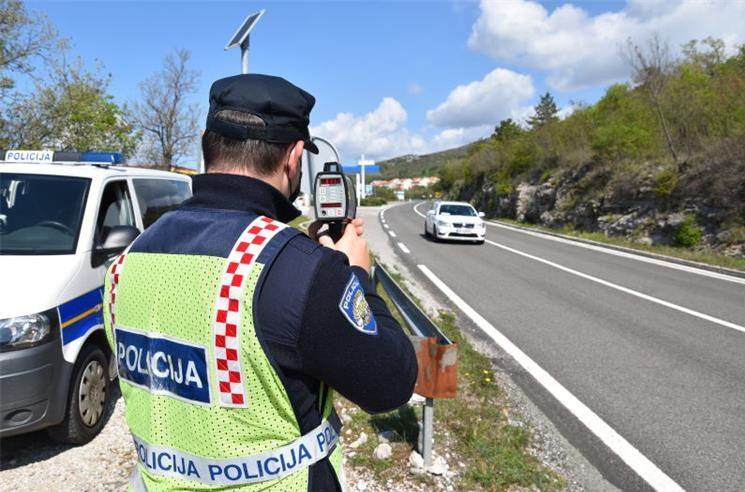 NA KRKU SE VOZI PREBRZO Policija u akciji nadzora evidentirala 26 prekršaja