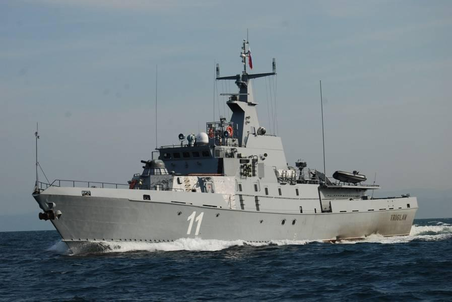 Najmoderniji slovenski ratni brod dotegljen u Šibenik na remont