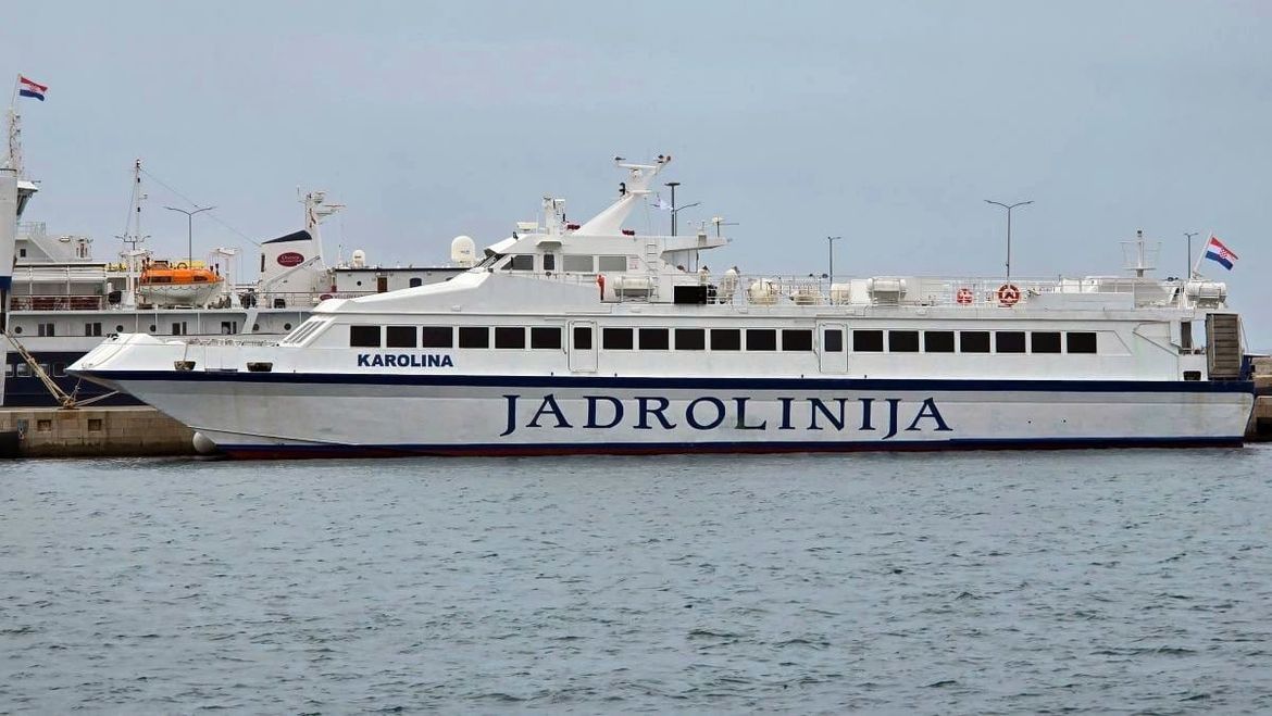 Zbog bure ne plove katamarani