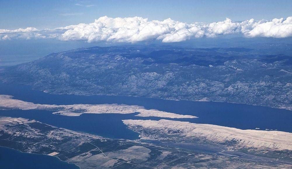Zrakoplov ostao bez pogona iznad otoka Paga, pa morao prisilno sletjeti kod Nina!
