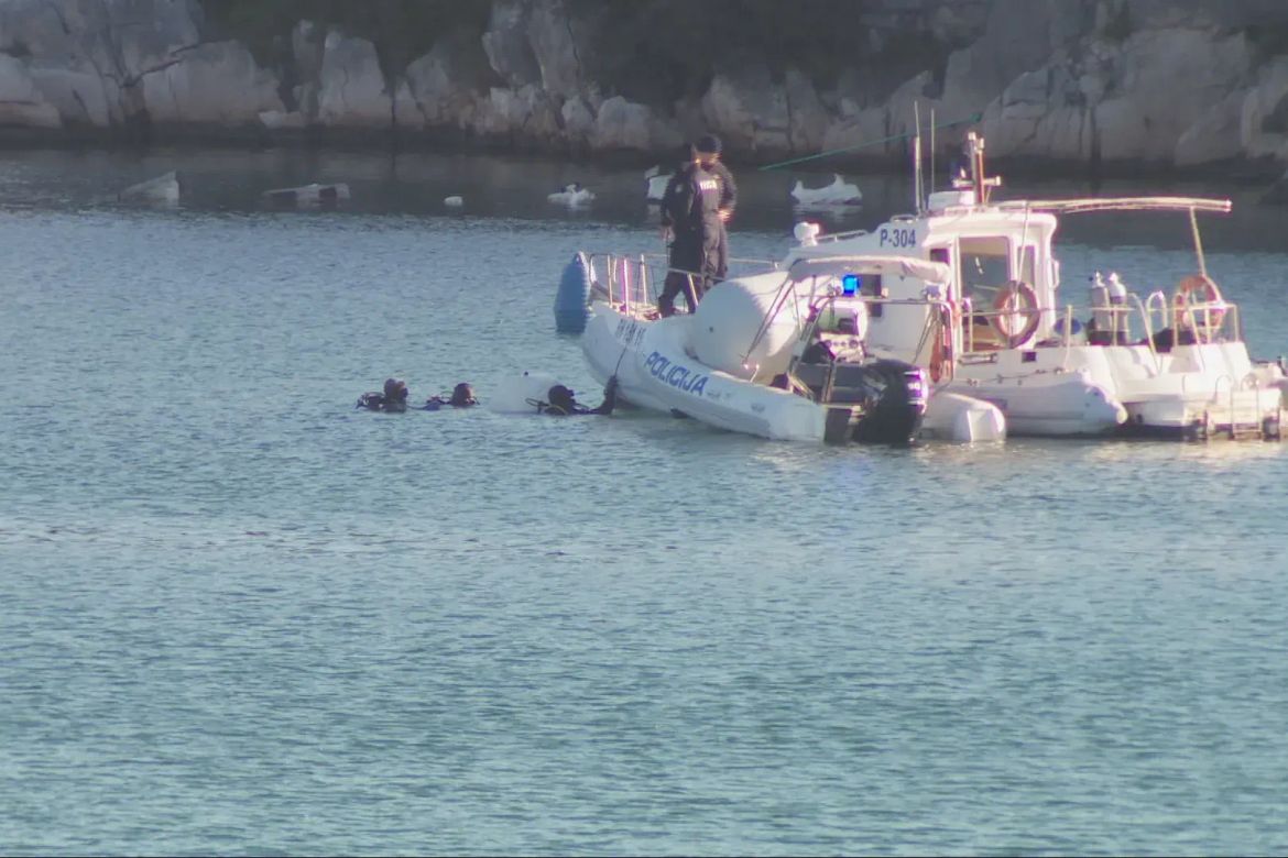 ŠIBENIK Policijski ronioci iz mora izvlače dvije još uvijek aktivne avionske bombe iz Drugog svjetskog rata