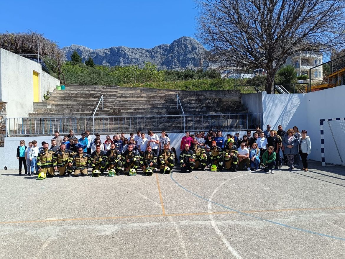 Pokazna vježba gašenja požara i evakuacije u Podgori