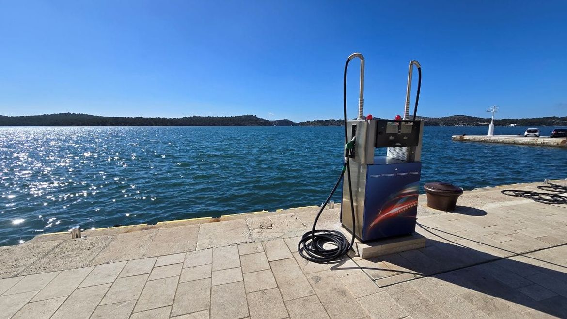 Od ponoći značajno jeftinije gorivo!