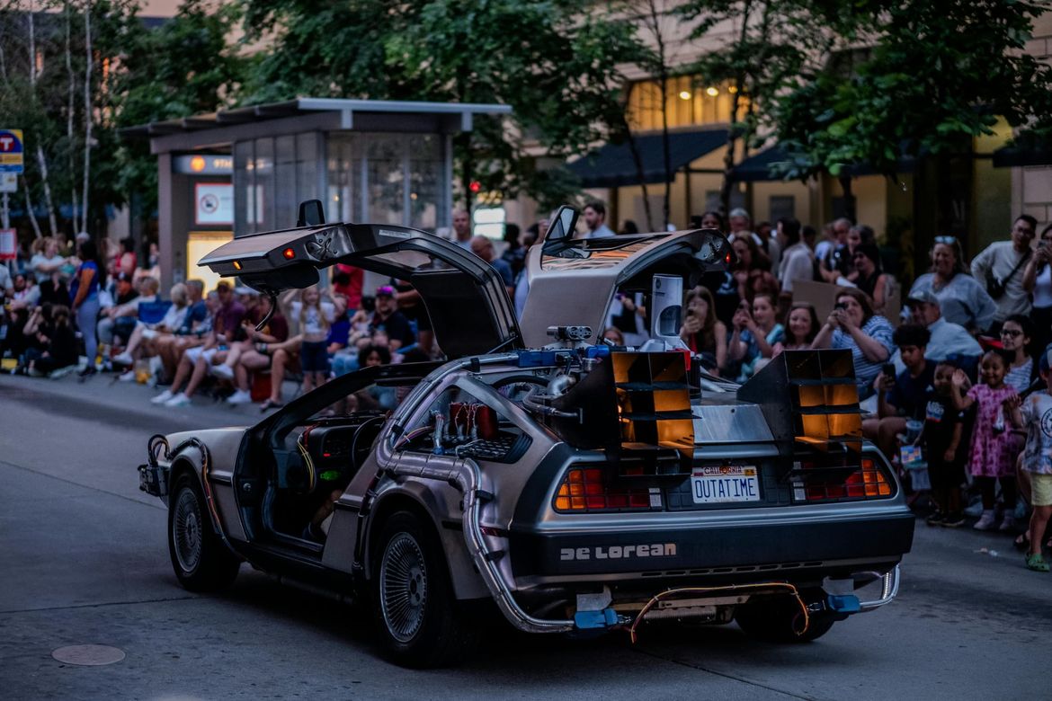 Izložba oldtimera u zadarskom jedriličarskom klubu Uskok: "Stigao i legendarni DeLorean!"