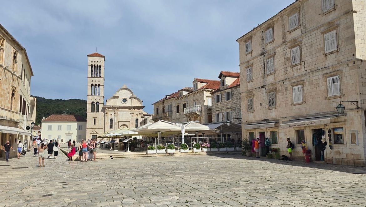 Tiktokerica šokirana cijenama objavila: "Srami se Hrvatska, srami se Hvar, nikad više ovdje, nikad!"