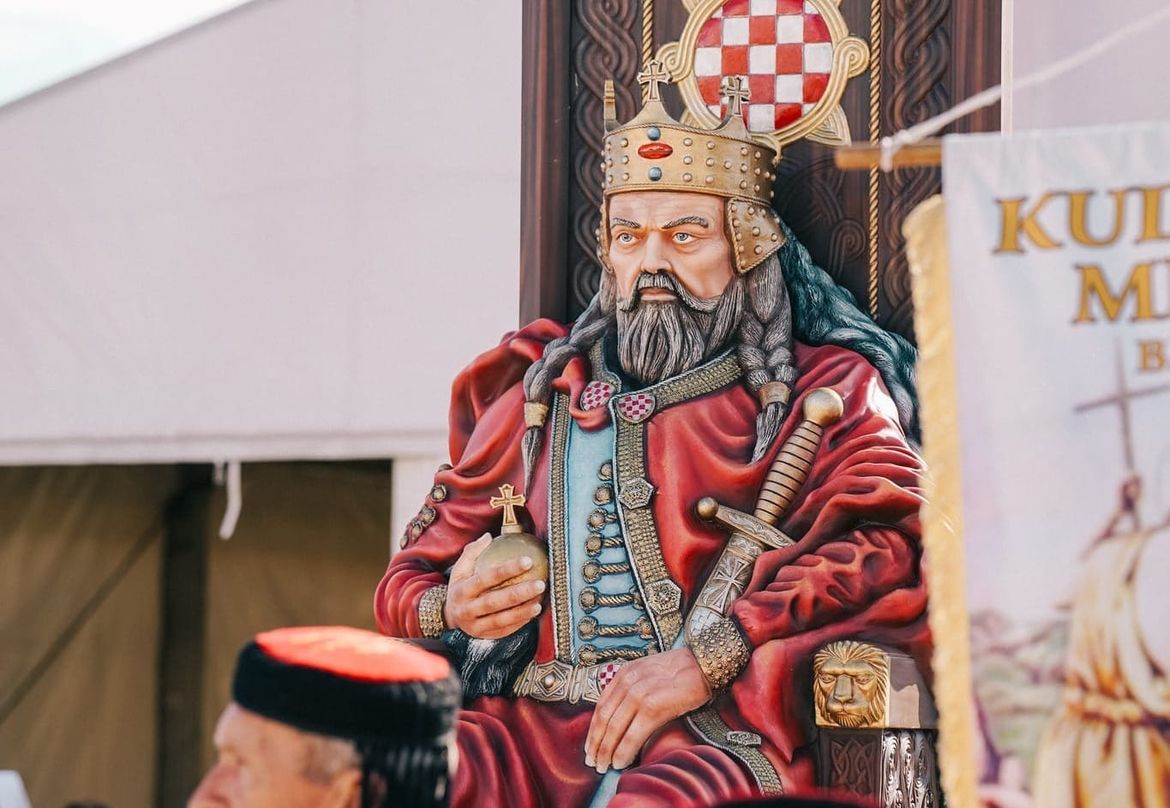 OVO JE TEŠKO PREPRIČATI Povjesničar umjetnosti o spomeniku kralju Tomislavu u Biogradu: "Kretenizacija i ridikulizacija javnih spomenika i prostora!"