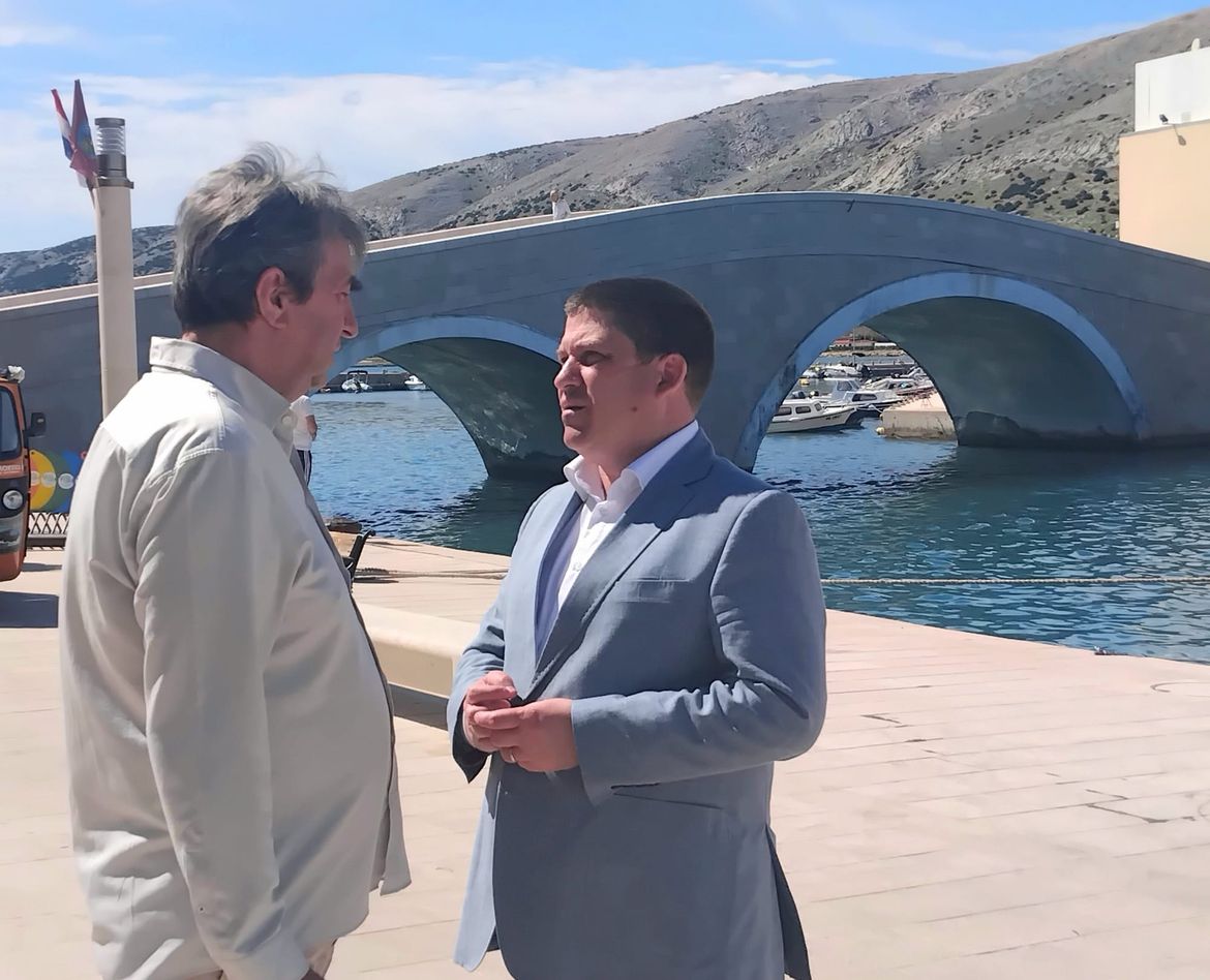 Ministar Butković posjetio Pag: "Novi lukobran, novi vezovi..."
