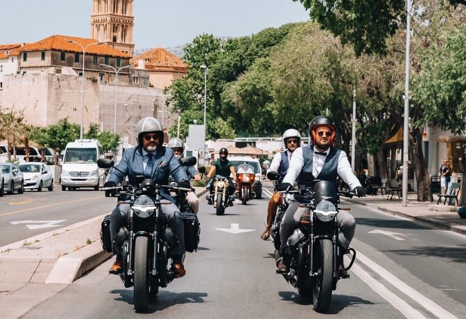 Moto vožnja Splitom u finim odijelima, protiv raka prostate