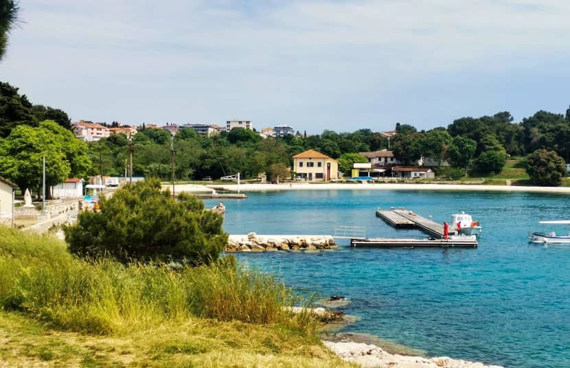 Ponovno montirano pontonsko kupalište na pulskom Mornaru
