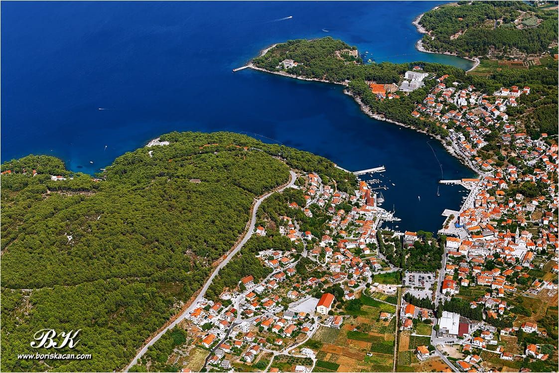 Jelsa Art Bijenale 2025 - Učiniti nevidljivo vidljivim - tema je brutalna betonizacija jadranske obale!