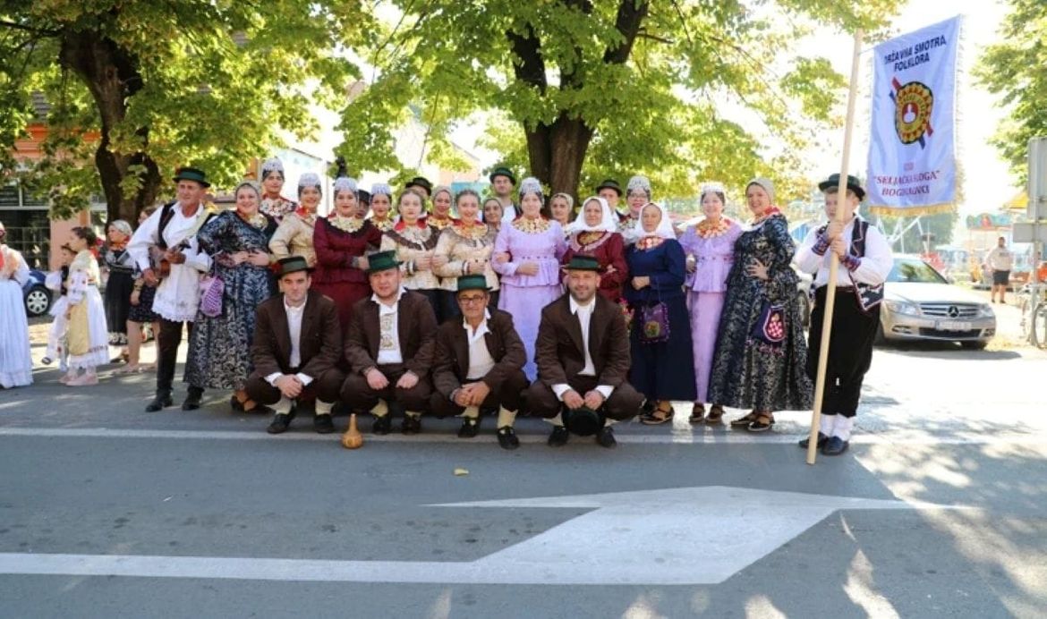 Na Stradunu folklorna smotra "Na Neretvu misečina pala"
