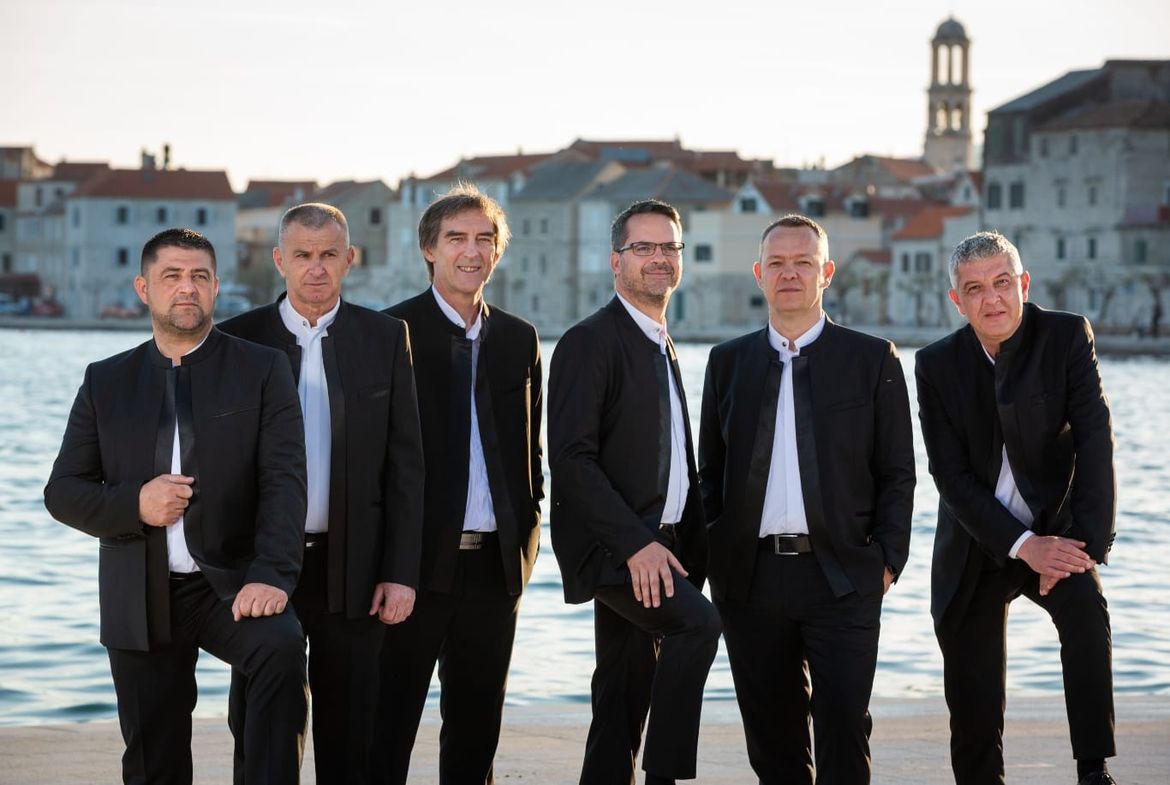 GLAZBENA POSLASTICA Klapa Cambi sutra u Omišu, ulaz slobodan