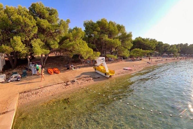 KAMP JAZINA Inspektorat dolazi zapečatiti kamp u Tisnom - hoće li policija iznositi goste? Zakupci očajni: "Ovo je nečuveno, preko noći gubimo sve!"