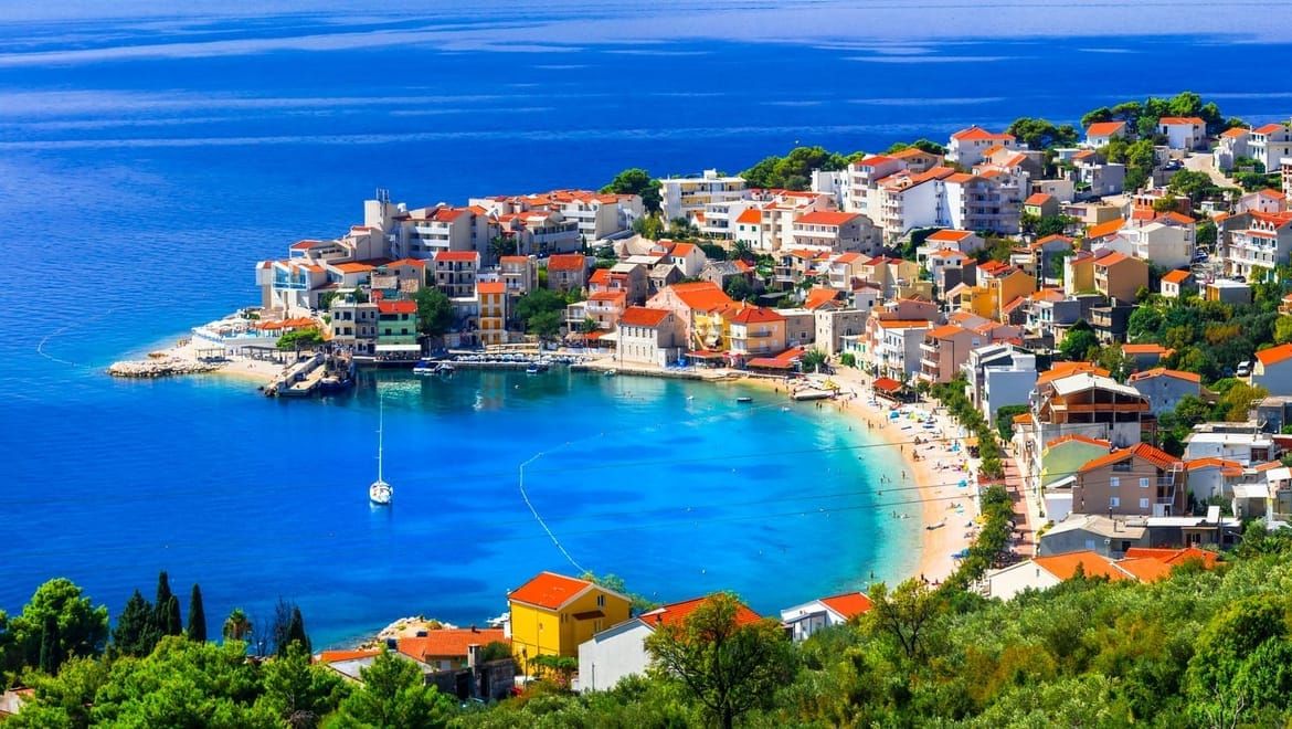 Sunčano i vrlo toplo, većinom u Dalmaciji ponegdje i vruće