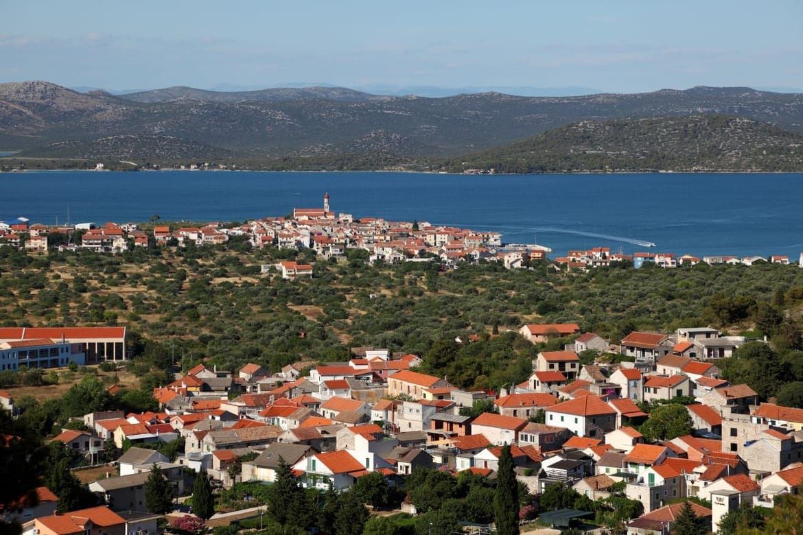 LAŽ I PREVARA Krivotvorio dokumente kako bi prisvojio nekretninu na Murteru