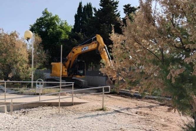U Petrčane kraj Zadra stiglo ljeto, a dočekali su ga - teška gradilišta i prašina: "Hoće li se nova gradska vlast doći ovdje okupati?"
