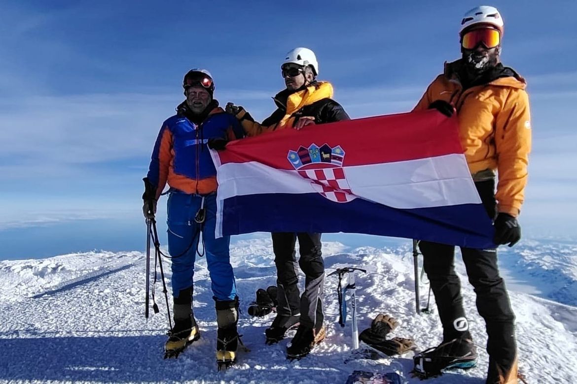 MA KAKVA ŠKRTOST! Bračani ruše stereotipe u humanitarnoj akciji „Srcem kroz planine