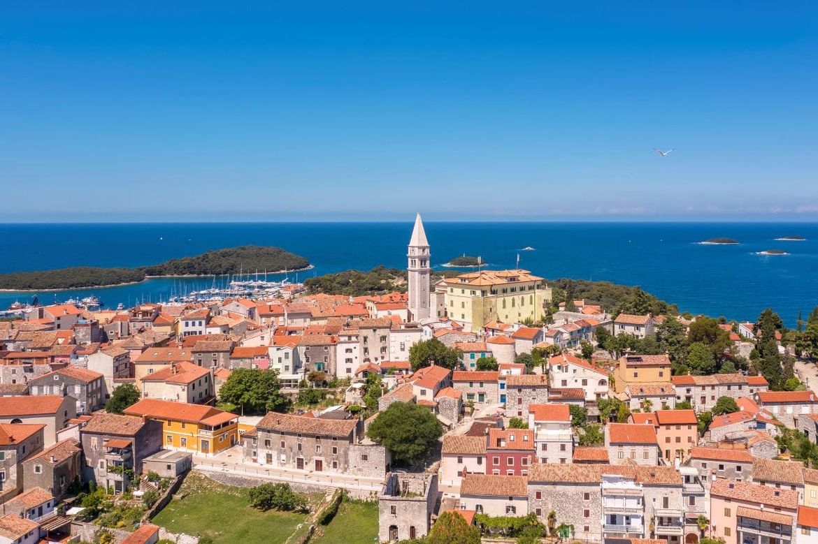 Sunčano i toplo uz ljetne temperature