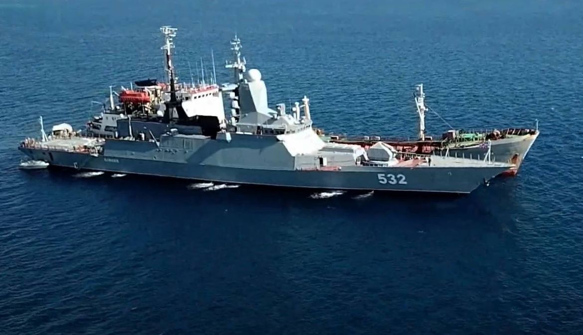 Do zuba naoružan ruski ratni brod se "prerušen" provukao kroz La Manche!