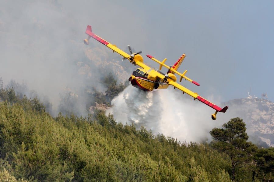 Gorjela Saplunara na Mljetu - Požar gasili kanader i 18 vatrogasaca