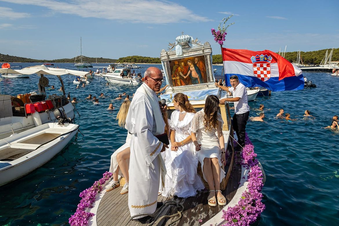 ROGOZNICA Povratak Gospine slike ispratili plivači i brodovi