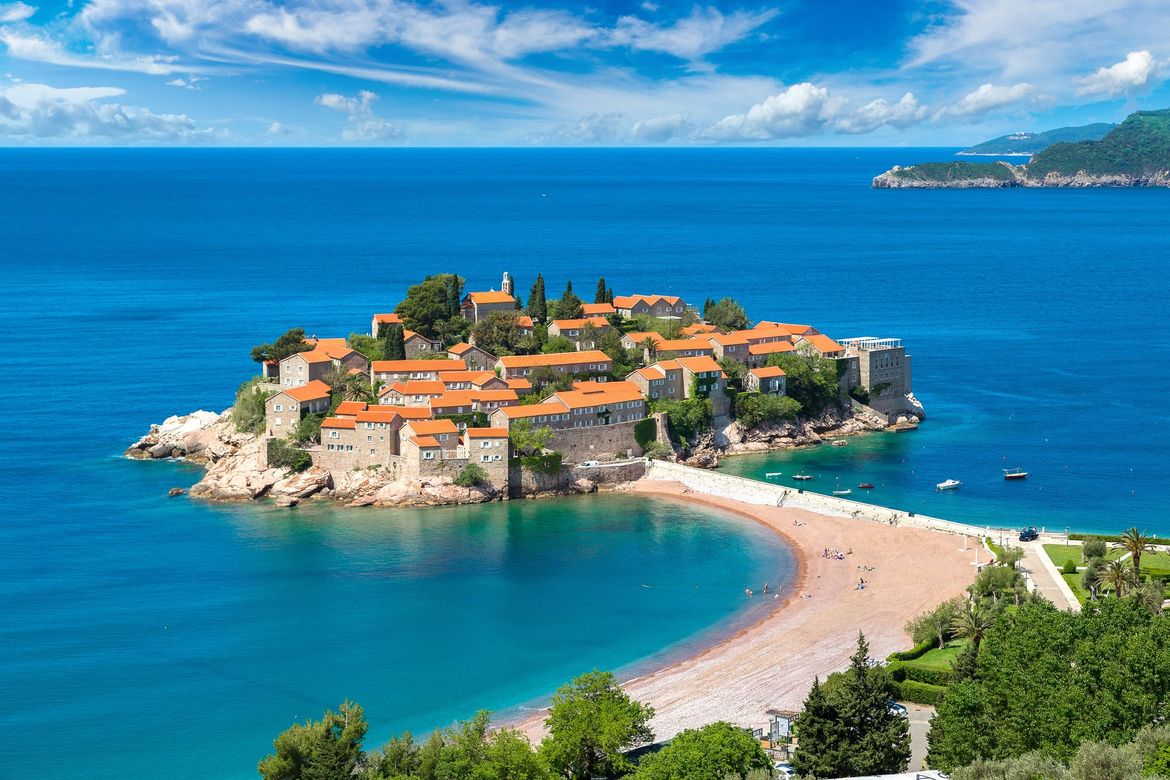 VIDEO Svratili smo do nekadašnjeg ponosa crnogorskog turizma - Godinama tužno propada...