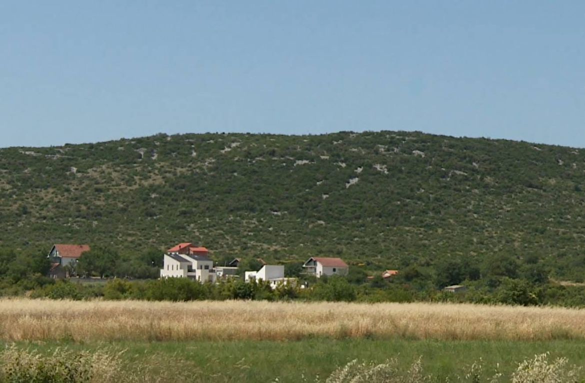 Mještani Vodica i Tisnog ne žele vjetroelektranu: "Stat ćemo pred bagere ako treba!"