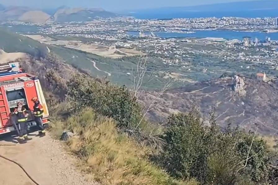 POŽAR U KAŠTELIMA Vatru koja je oštetila i dva vatrogasna vozila nije izazvao privedeni muškarac