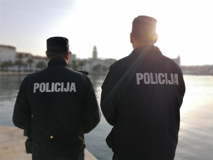 ŠTO JE LJUDIMA? Splitska policija u samo dva dana sankcionirala gotovo tisuću prekršaja na cestama!