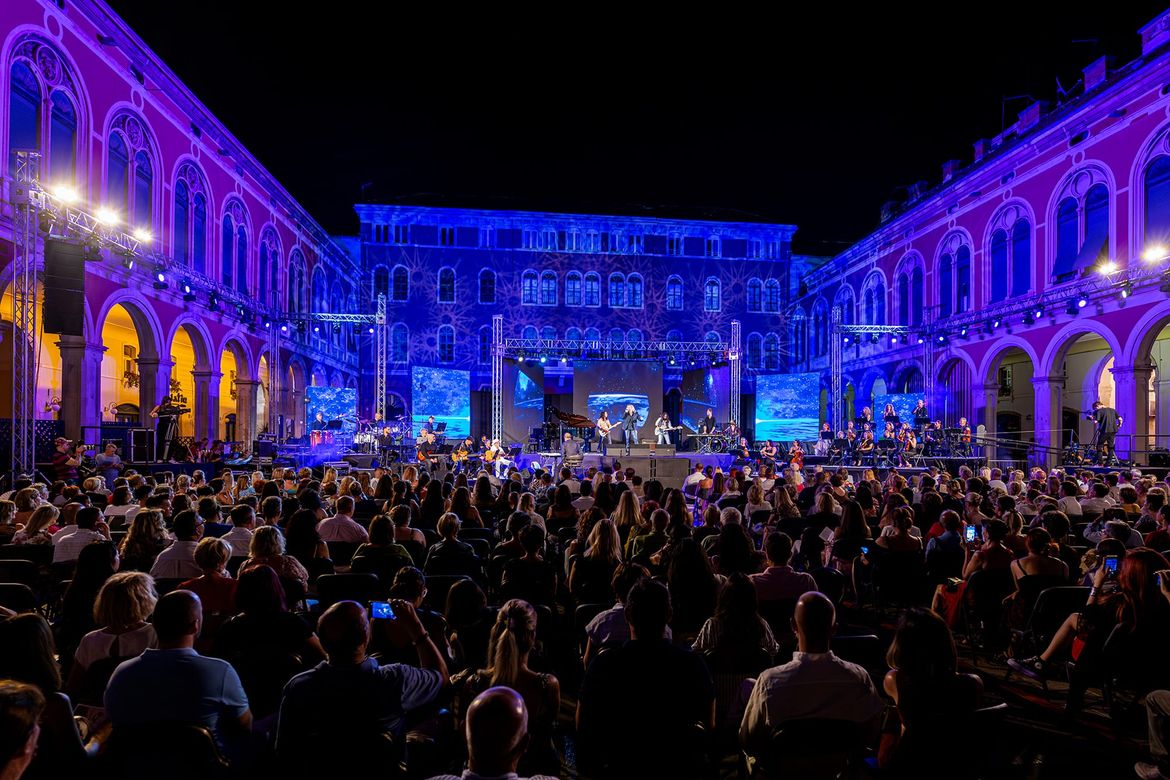 Kad neće HRT, hoće Hajduk: Snimku Splitskog festivala premijerno u utorak emitira čak 6 televizija