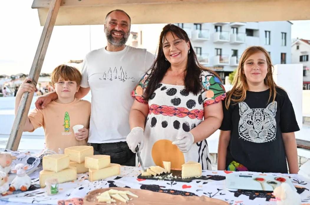 VRIDNE RUKE U Novalji održan sajam autohtonih proizvoda
