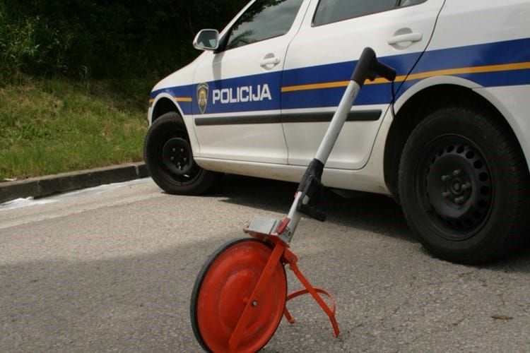 TRAŽE SE OČEVICI Teško ozlijeđen motociklist kod Malinske