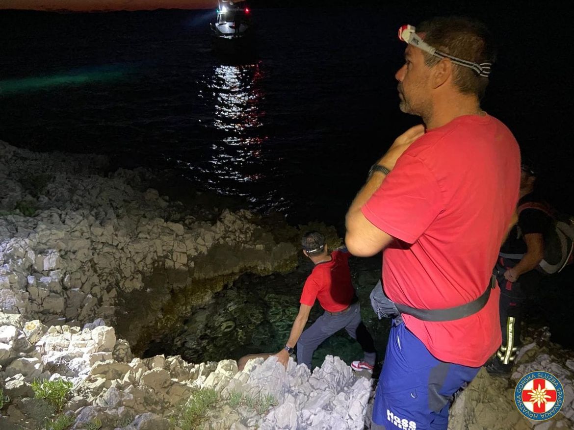 Šibenski HGSS-ovci iz mora u Zečevu izvukli beživotno tijelo turista
