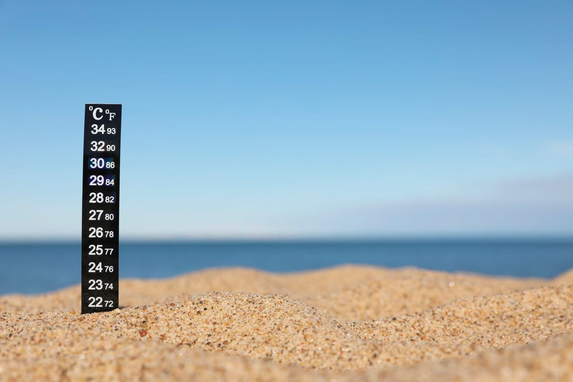 CRVENI METEOALARM Uz lokalno jaku buru, na Jadranu sunčano i vruće, na jugu i do 38 °C