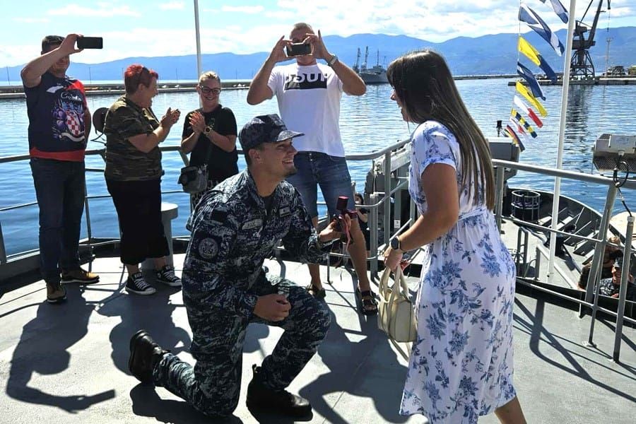 Prosidba na palubi ophodnog broda Umag u Rijeci