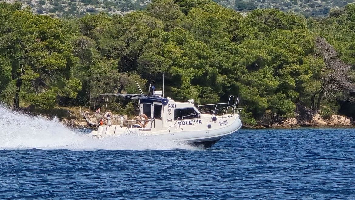 Zbog nepropisnog glisiranja, šibenska pomorska policija kaznila 30 nautičara!