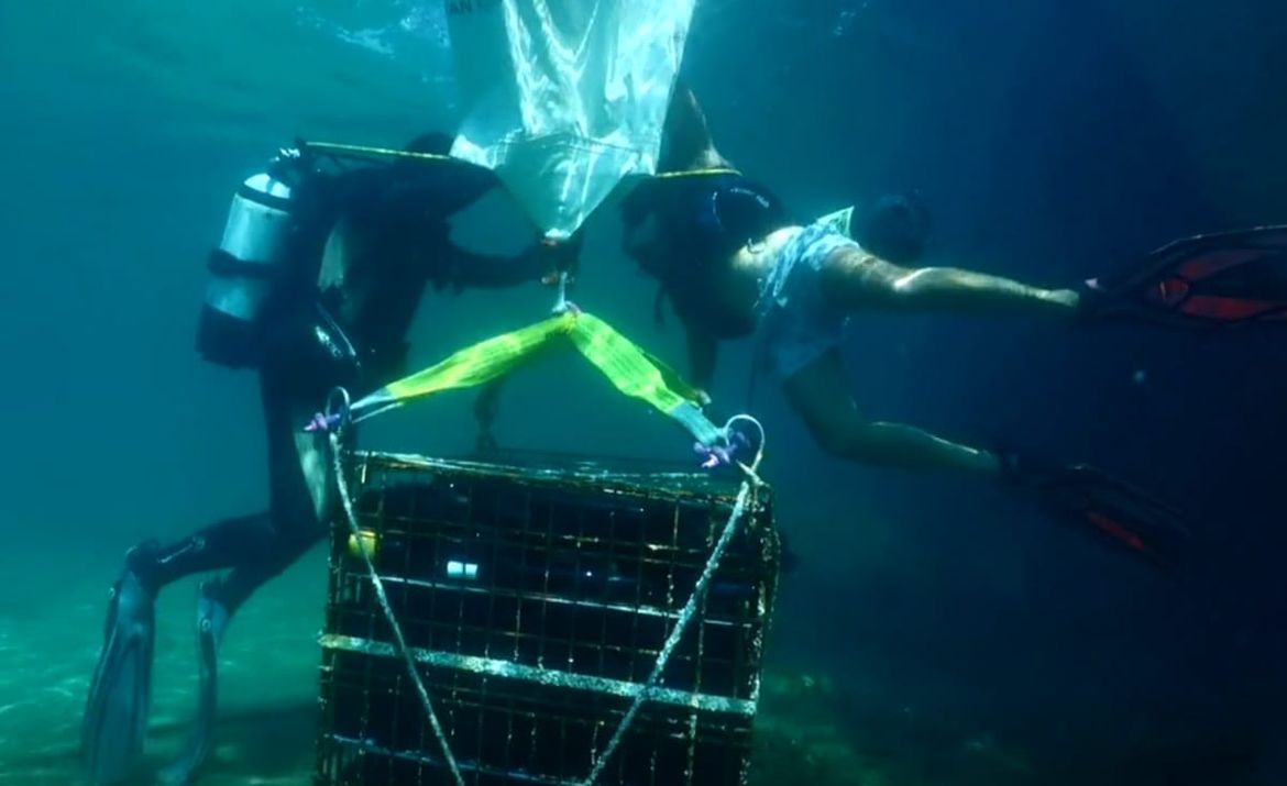 TRAGEDIJA U IKI Poginuo riječki ronilac koji je trebao vaditi kaveze s vinom iz ikarske vruhe