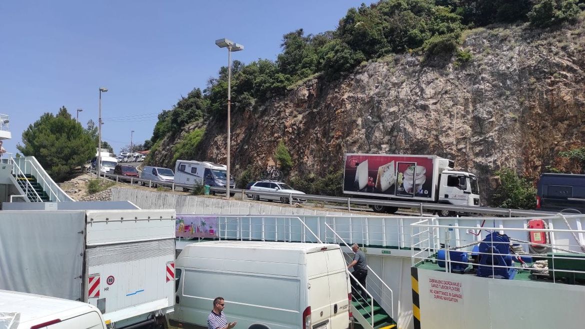Pojačan promet u smjeru Jadrana, u turističkim mjestima i trajektnim lukama